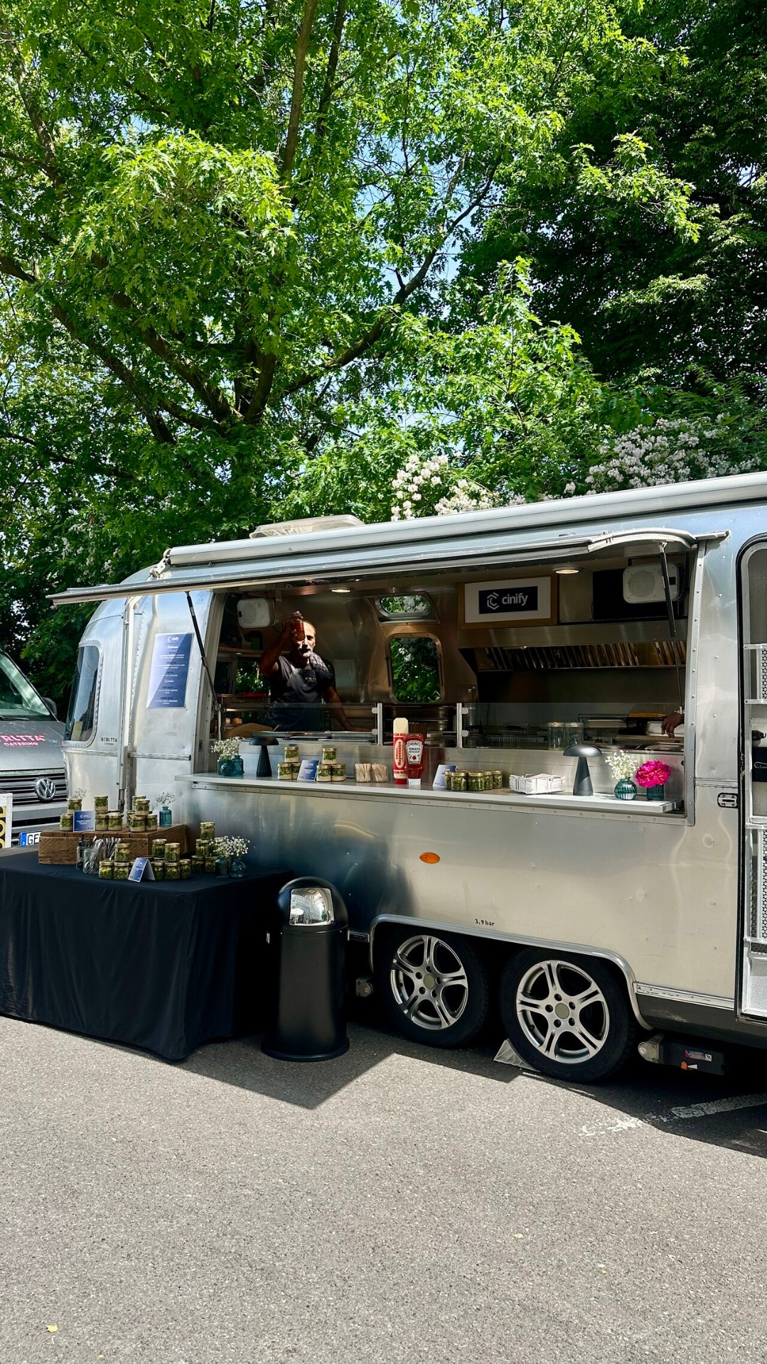 Airstream Catering mit cinify-Branding